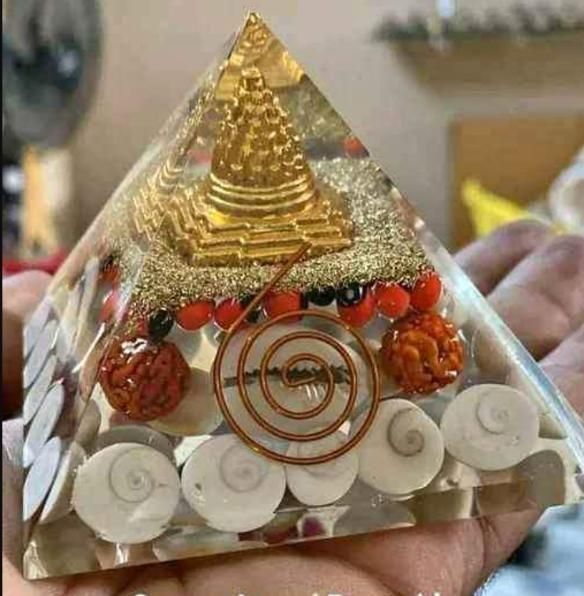 Crystal Wealth Gomati Chakra Shree Yantra Pyramid – Prosperity, Health & Positive Energy ✨